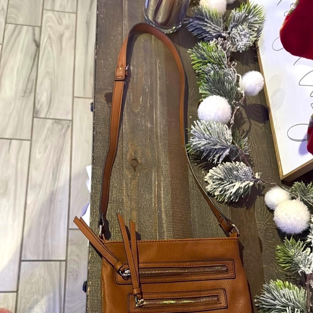 Steve Madden Brown Crossbody Bag with Leather Material and Minimalist Design - Picture 6 of 9